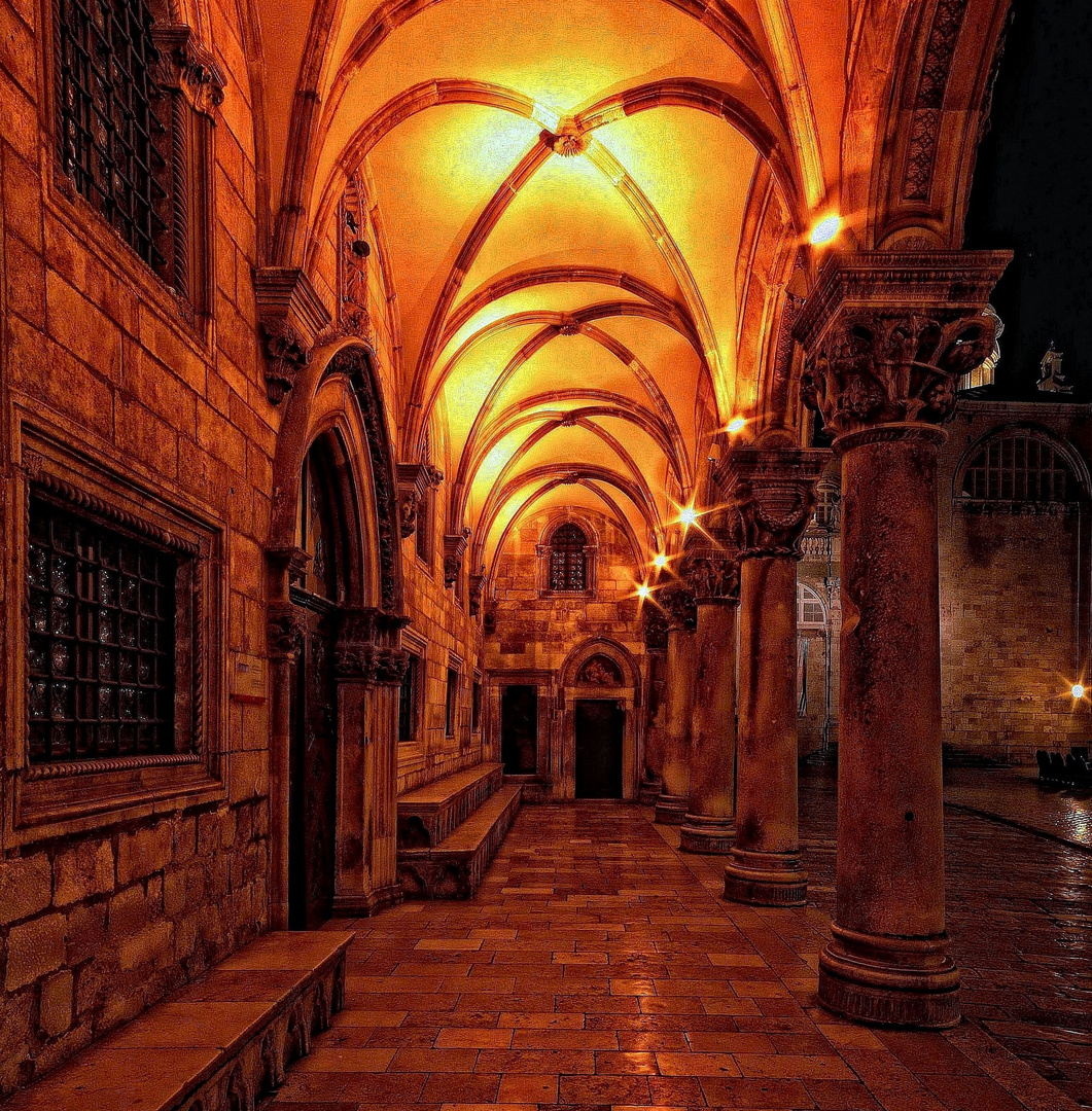 Mitternacht in der Altstadt von Dubrovnik - der Säulengang .....