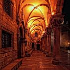 Mitternacht in der Altstadt von Dubrovnik - der Säulengang .....