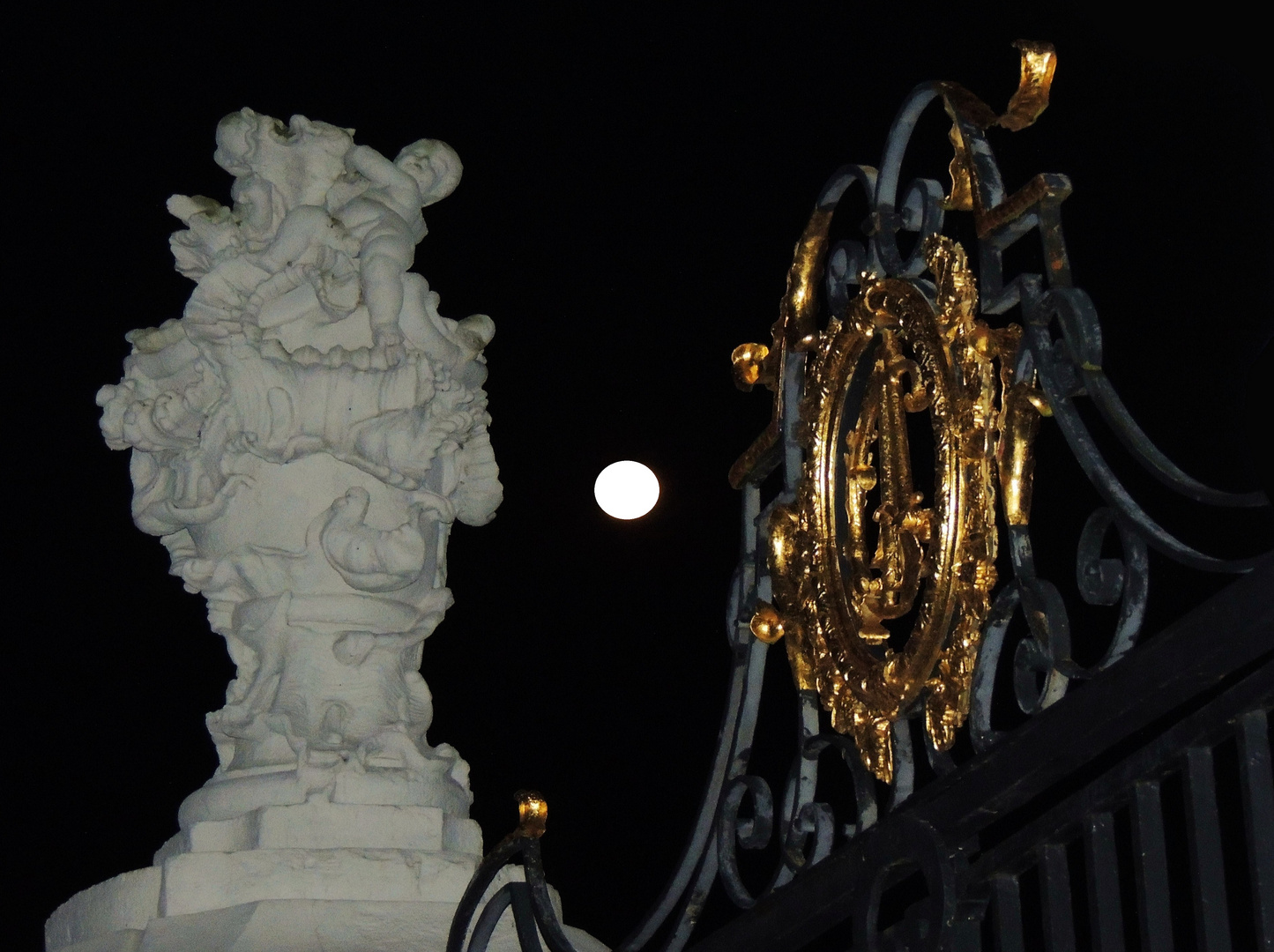 Mitternacht - Vollmond - am Schloss Falkenlust