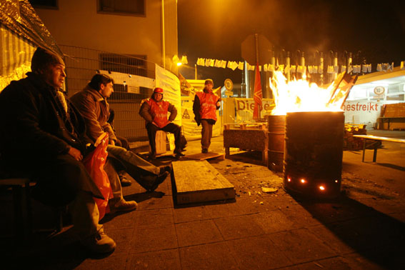 mitternacht vor dem werkstor