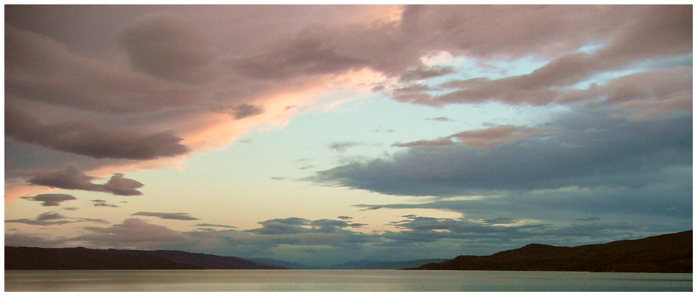 Mitternachts im Kangerlussuaq-Fjord