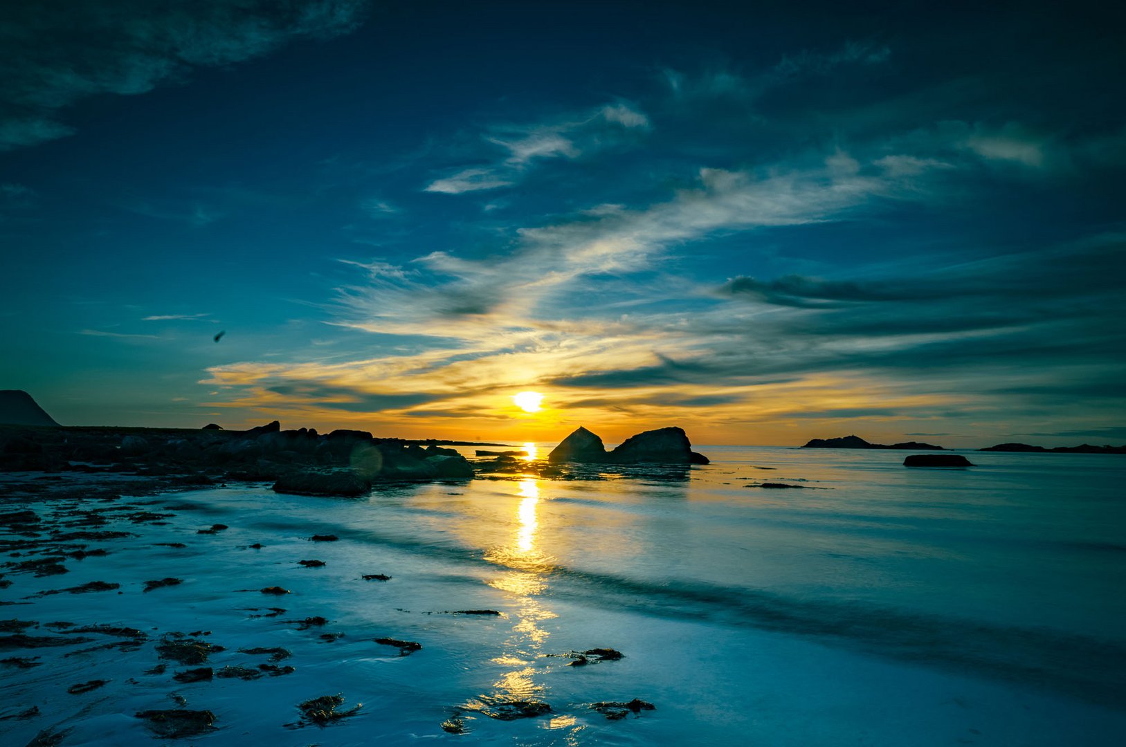 Mitternachts-Sonne in Ramberg - Lofoten Norwegen