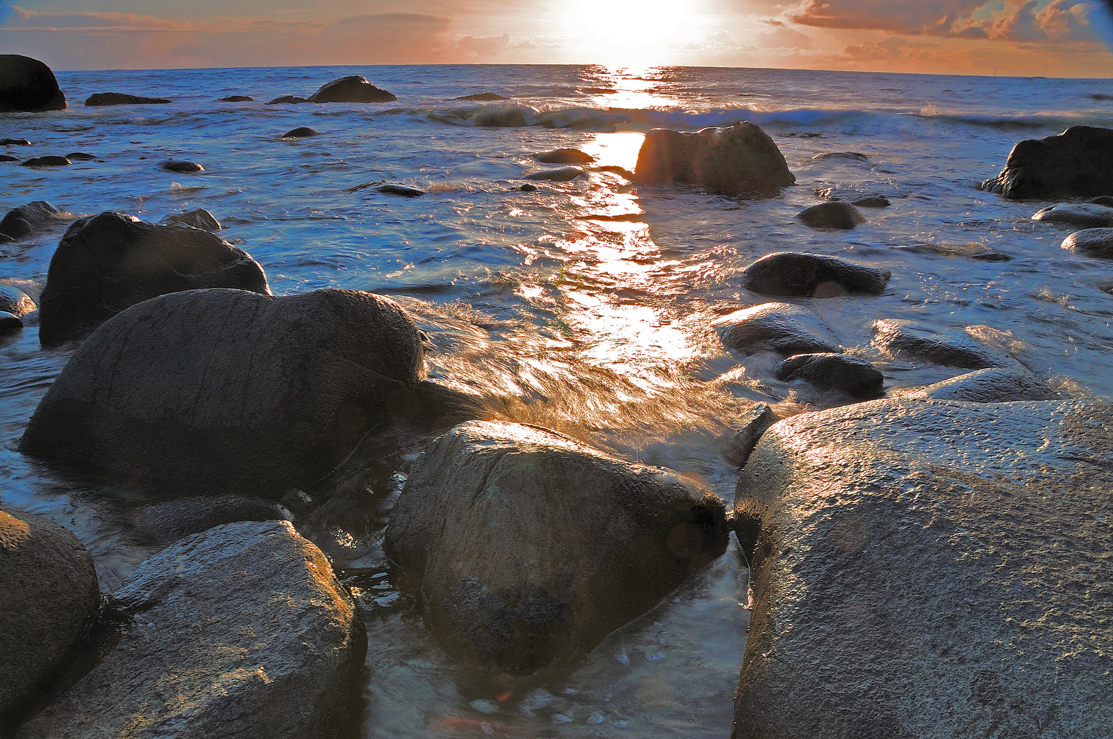 Mitternachtssonne am Meer