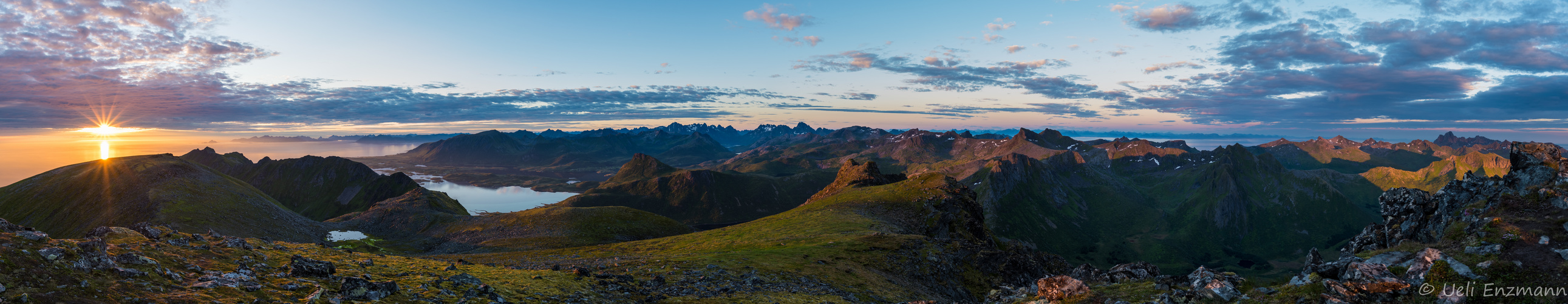 Mitternachtssonne auf dem Svarttinden, 735 m