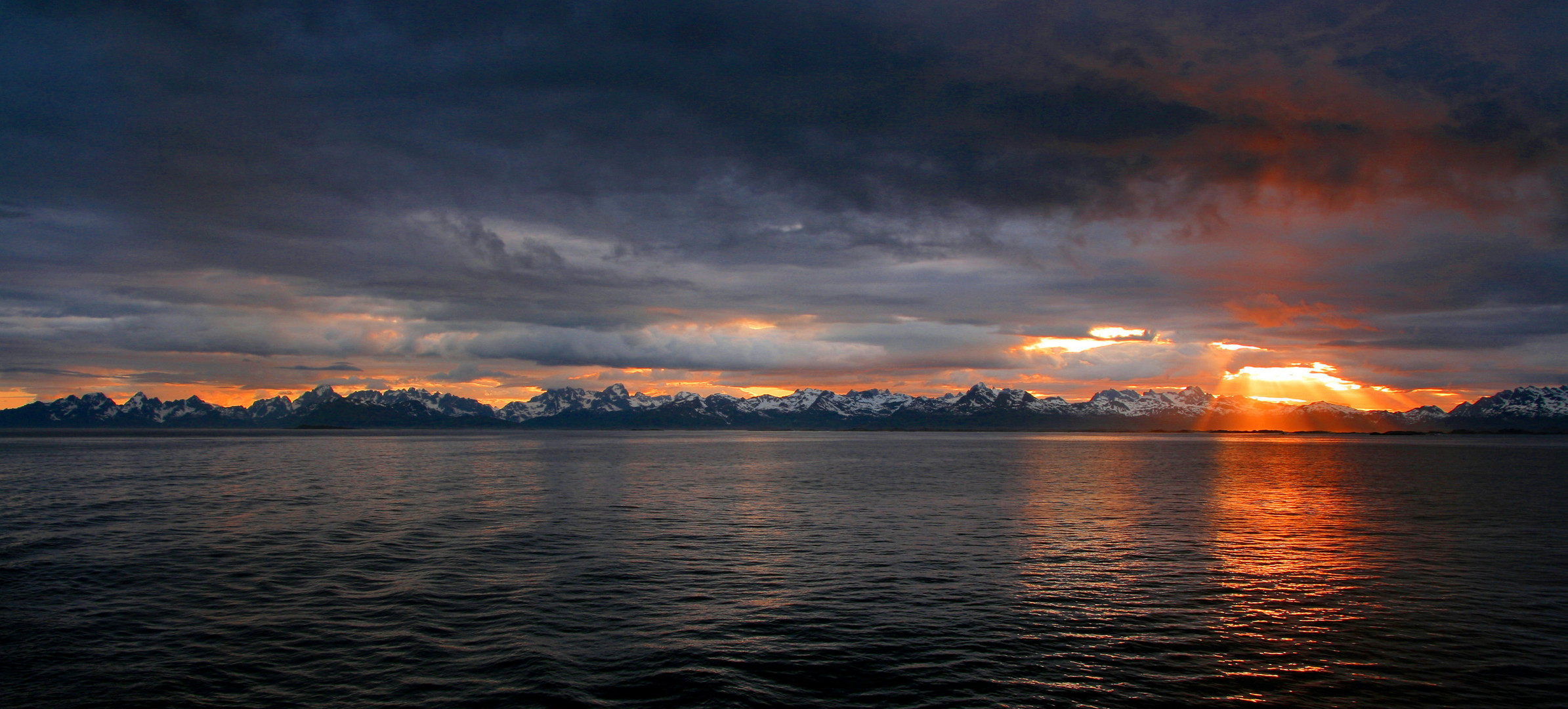 Mitternachtssonne auf den Lofoten