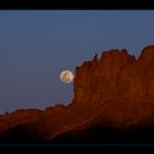 Mittiger Vollmond in der Südalgerischen Sahara