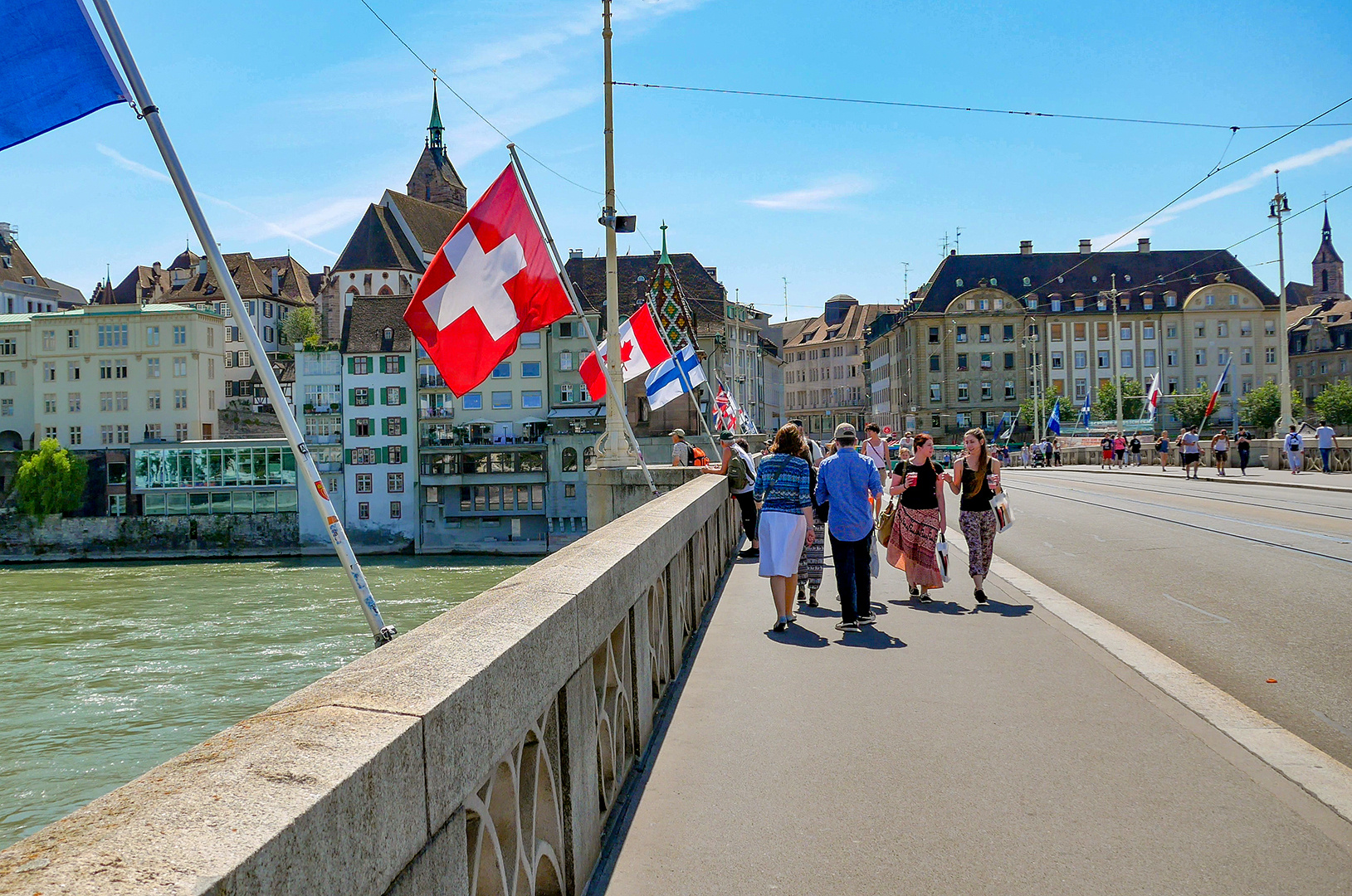 Mittlere Brücke im Sommer