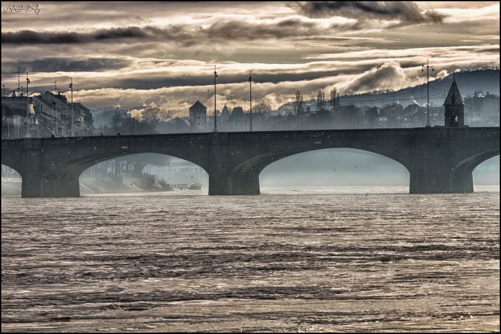 "Mittlere Brücke in the morning"