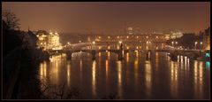 Mittlere Rheinbrücke bei warmen Farben aber kaltem Wetter
