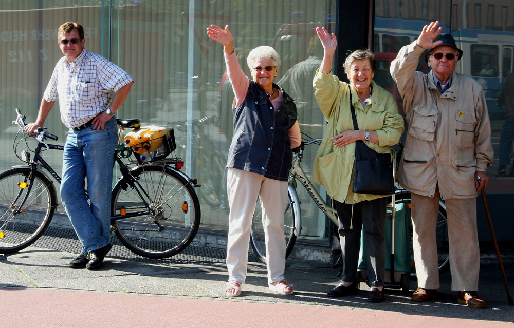 Mittlerweile habe ich natürlich einen Fanclub - neuestes Mitglied ist der Herr ganz rechts.