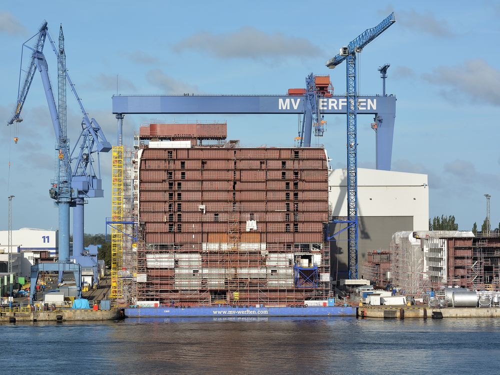 Mittschiffssektion für Kreuzfahrtschiff im Dock