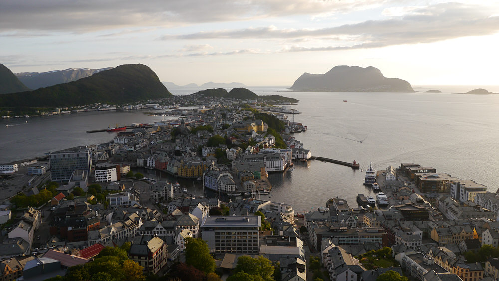 Mittsommernacht in Ålesund