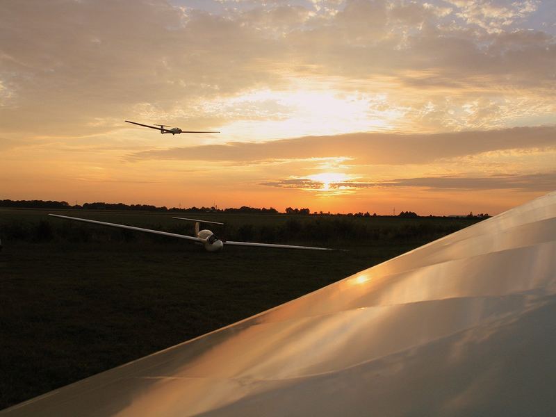 Mittsommernachtsfliegen - eine der letzten Landungen