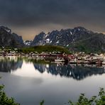 Mittsommernächtlicher Blick auf Reine