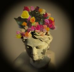 Mittwochsblümchen- Blumengefäß mit Rosen