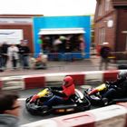 Mitziehen eines Karts beim Emsland Grand Prix (letzter Streckenabschnitt vor Zielgerade)