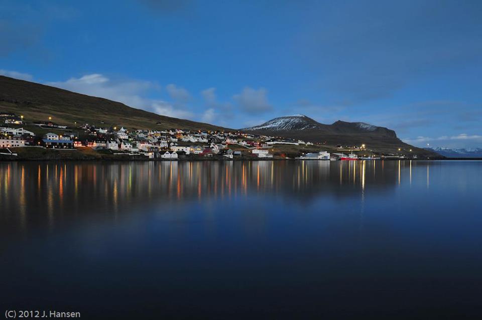 Miðvágur in the twilight