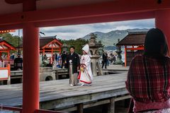 Miyajima - Itsukushima Schrein - Brautpaar