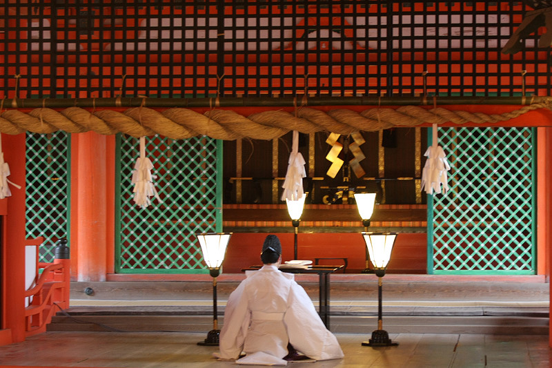 Miyajima, Shintopriester beim Gebet