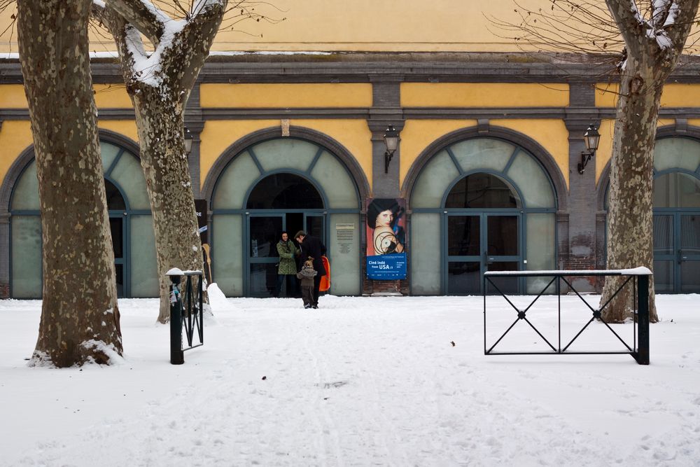 Même au centre ville de Toulouse, les enfants sortent les luges