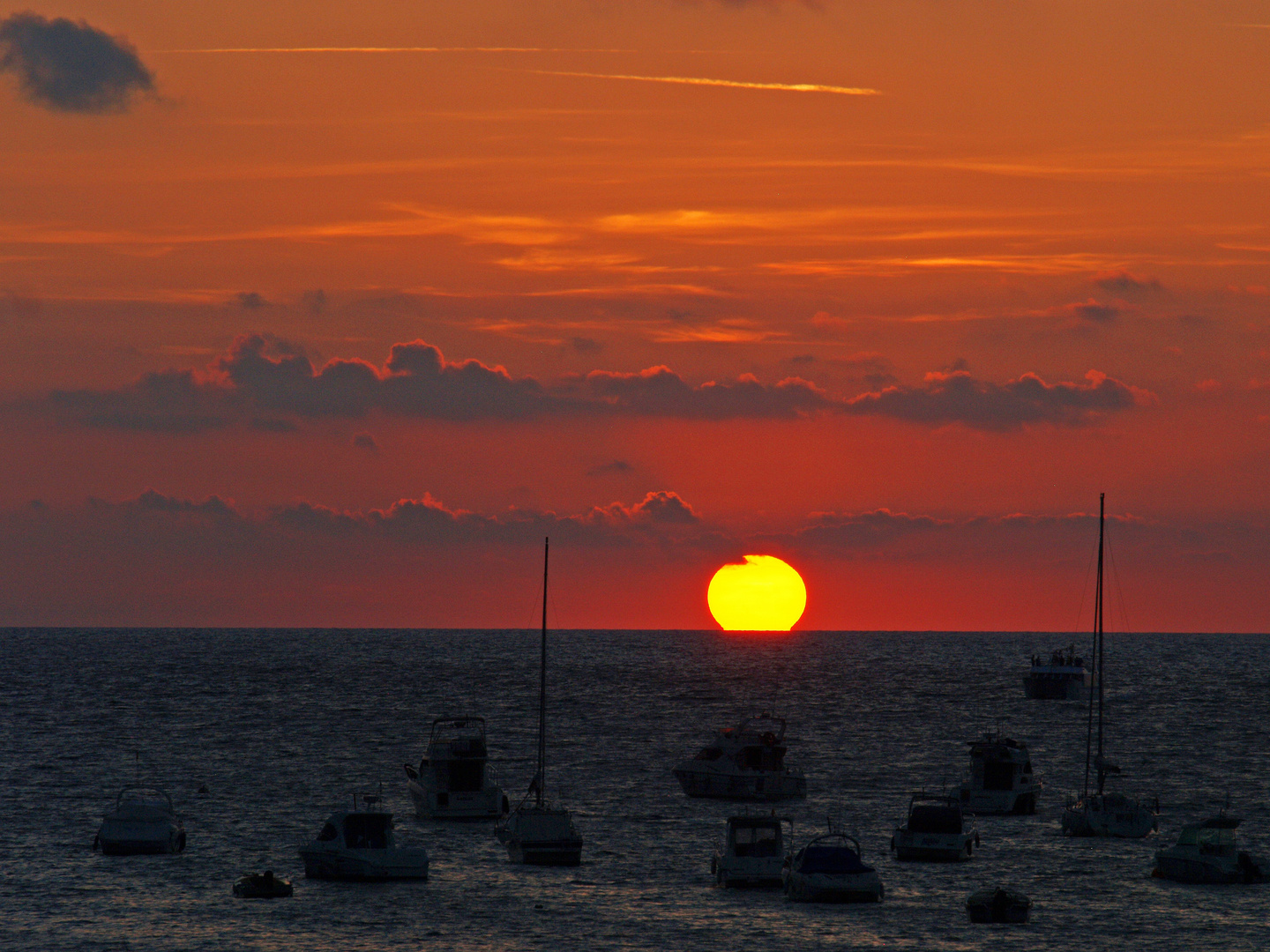 …même les bateaux regardent… ! -- …sogar die Boote bewundern… !