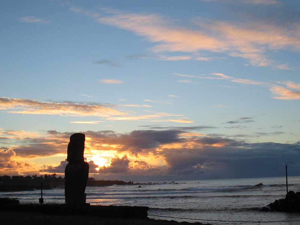 Moai im Sonnenuntergang