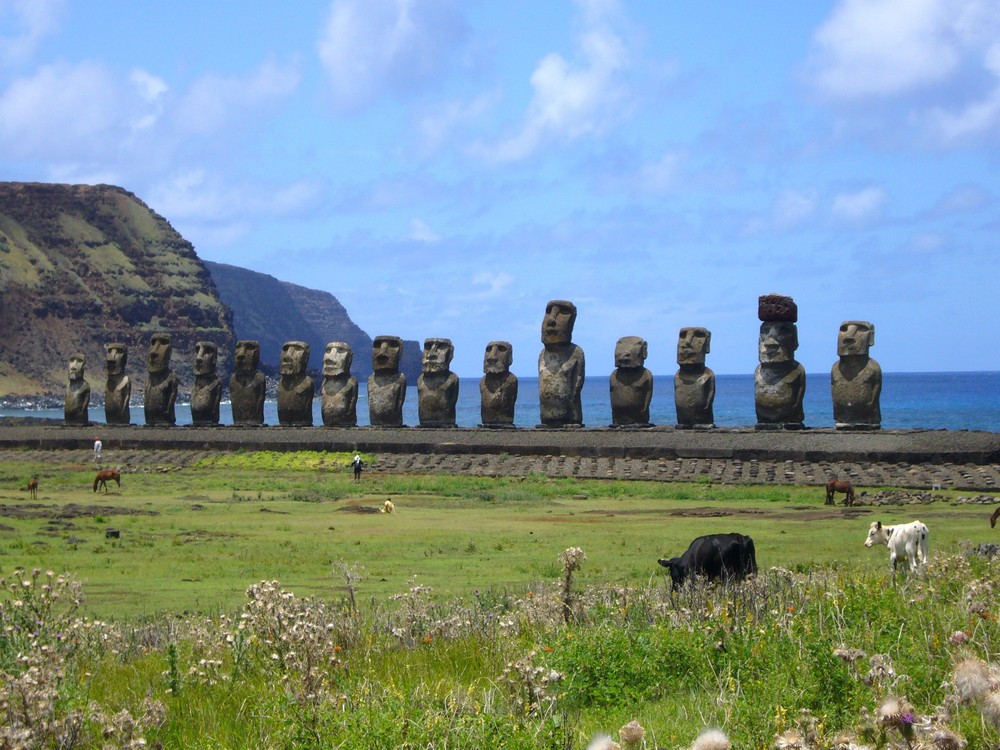 Moais auf dem Ahu Tongariki. Osterinsel / Rapa Nui