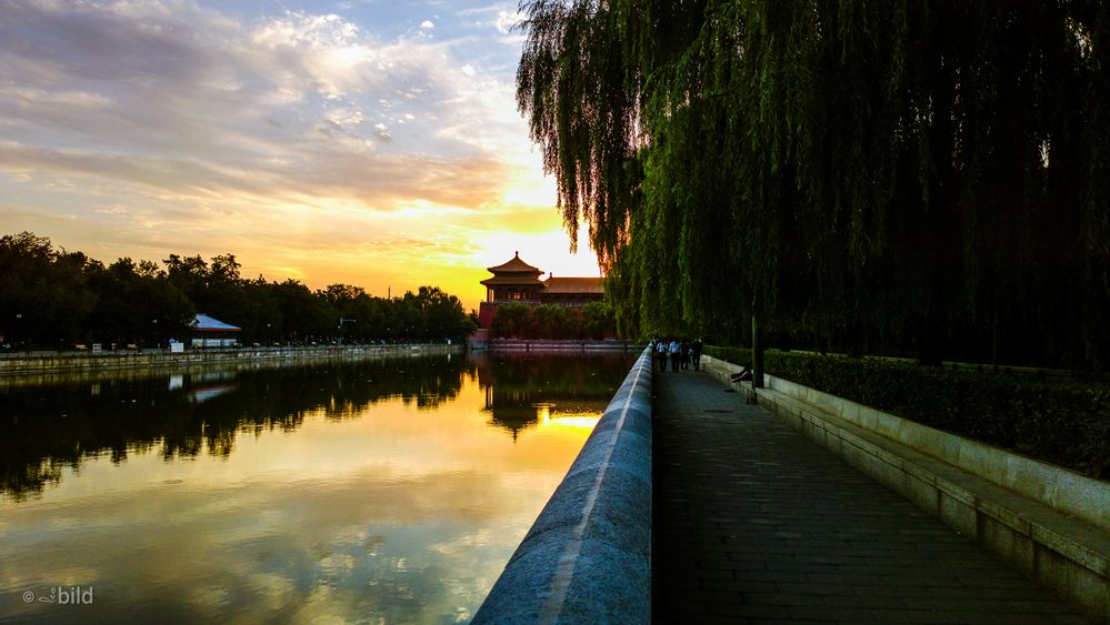 moat around forbidden city