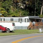 Mobile Homes liegen oft sehr nahe an der Strasse, West Virginia, USA 2013