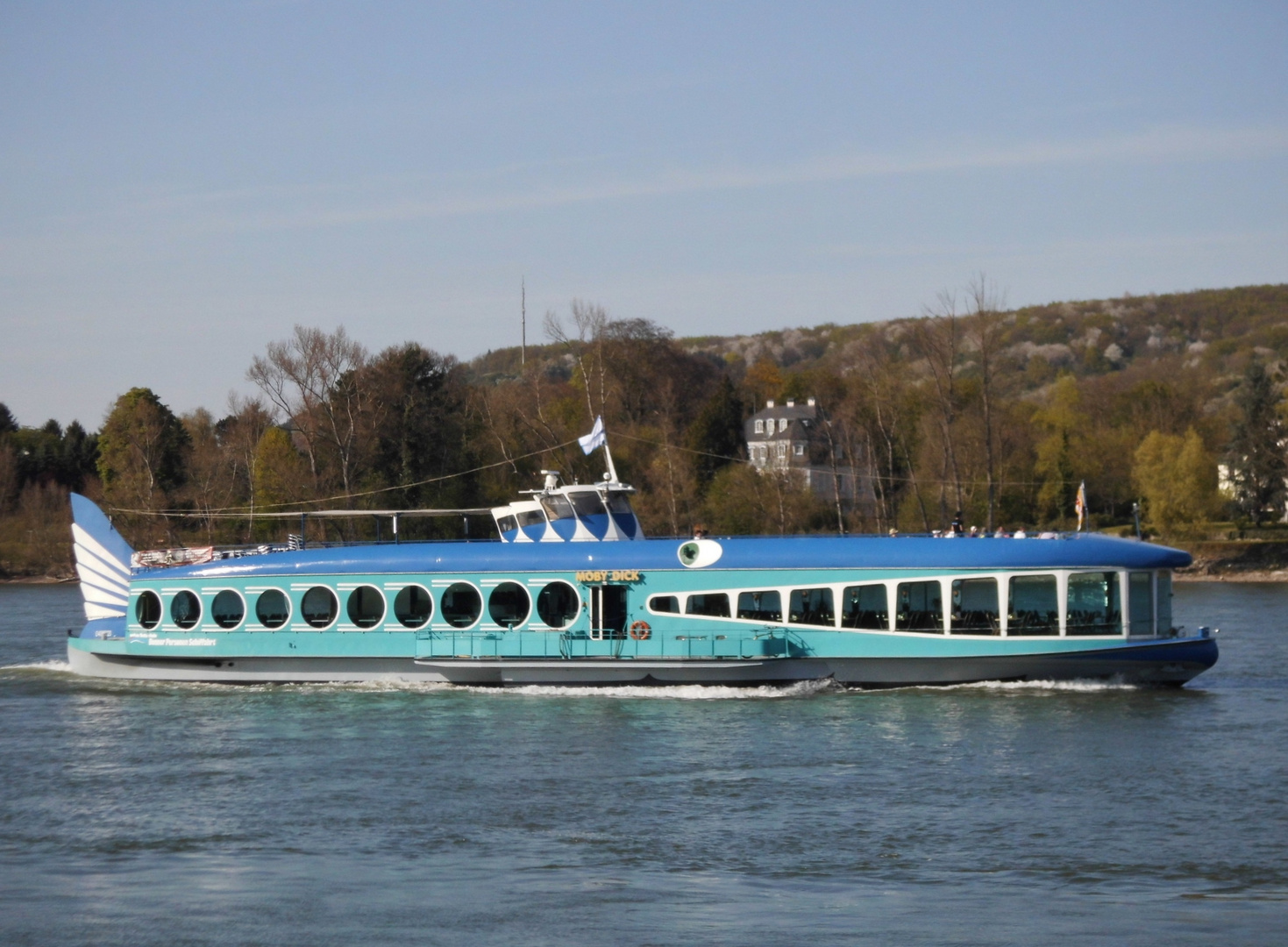 Moby Dick auf dem Rhein, unterwegs nach Linz