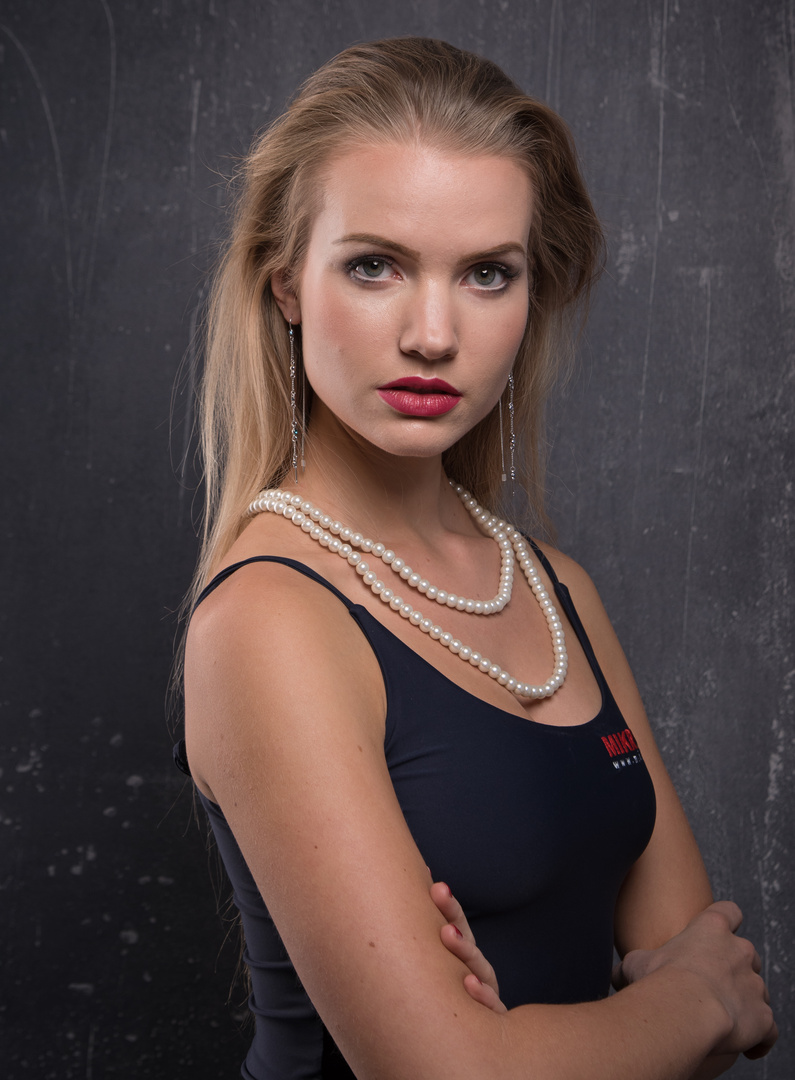 Model Foto Bild portrait portrait frauen indoor Bilder auf fotocommunity Model Foto Bild portrait portrait frauen indoor Bilder auf fotocommunity