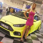 Model Angela Kutscher vor einem Ford Focus auf der Essen Motor Show 2016