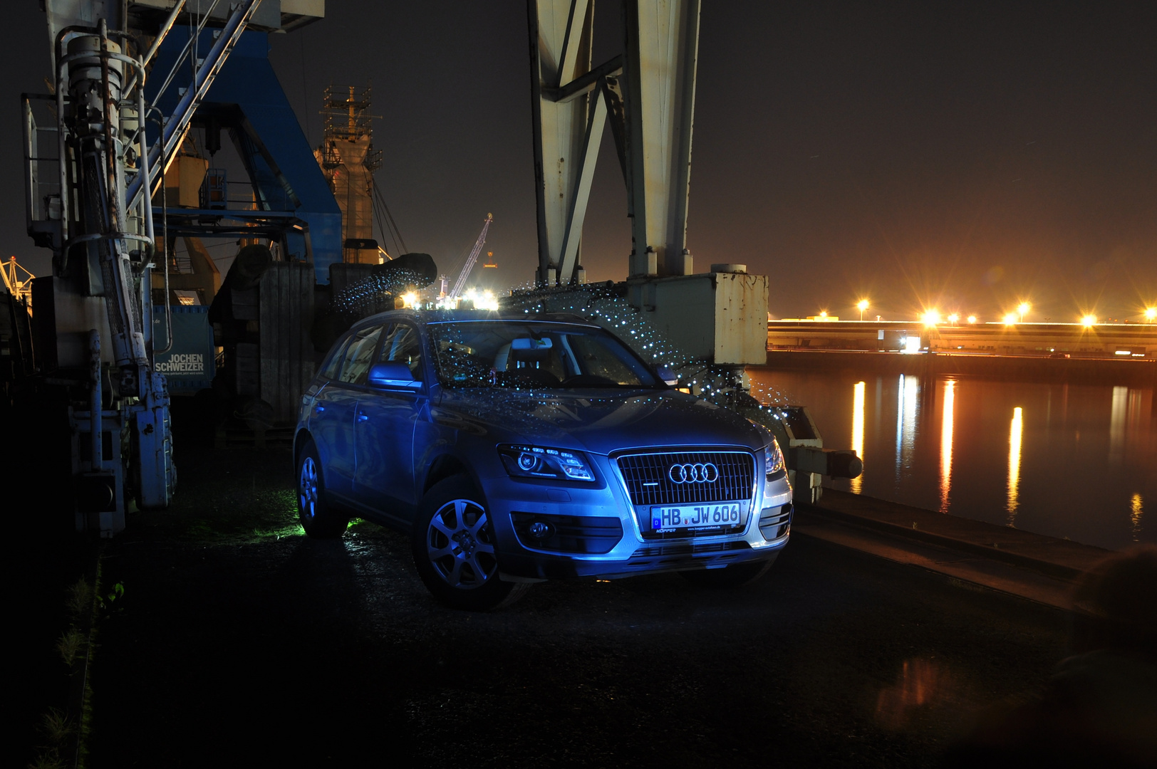 Model aus Blech im Hamburger Hafen mit Lichtpunkten im Strömungsprofil