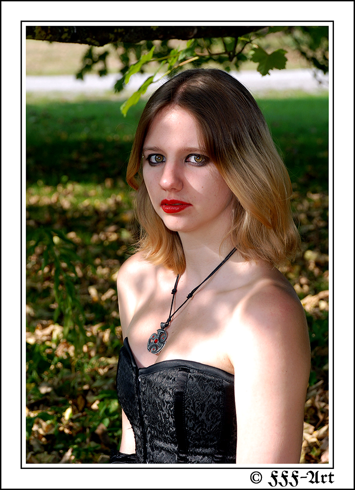 Model Blutsuess - Gothic-Portrait 03 (color)