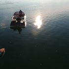 Model boat on a lake Modellboot auf dem See