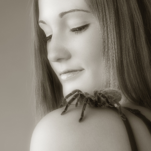 Model: Ivana mit Vogelspinne