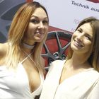 Model Melanie und Playmate Bernadette Kaspar auf der Essen Motor Show 2016.