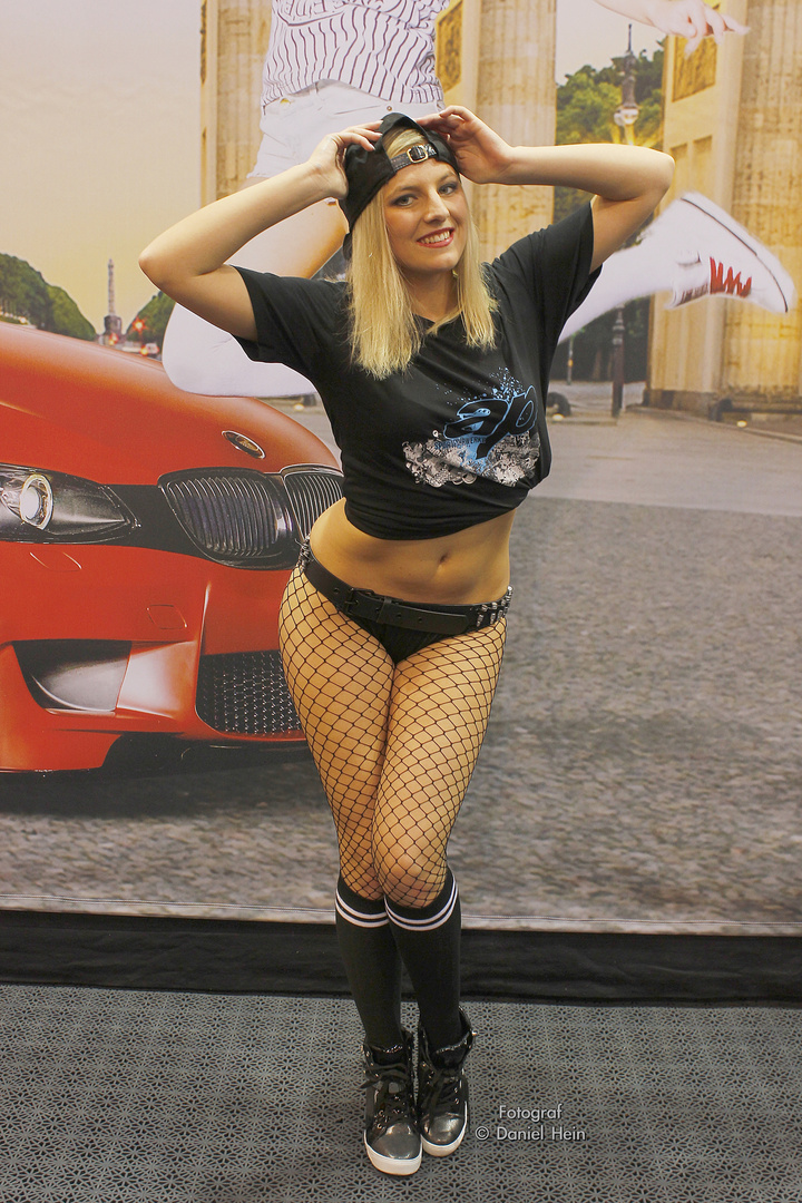 Model Sonja auf der Essen Motor Show 2015.