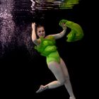 Model Unterwasser Fotoshooting - Thema NEON