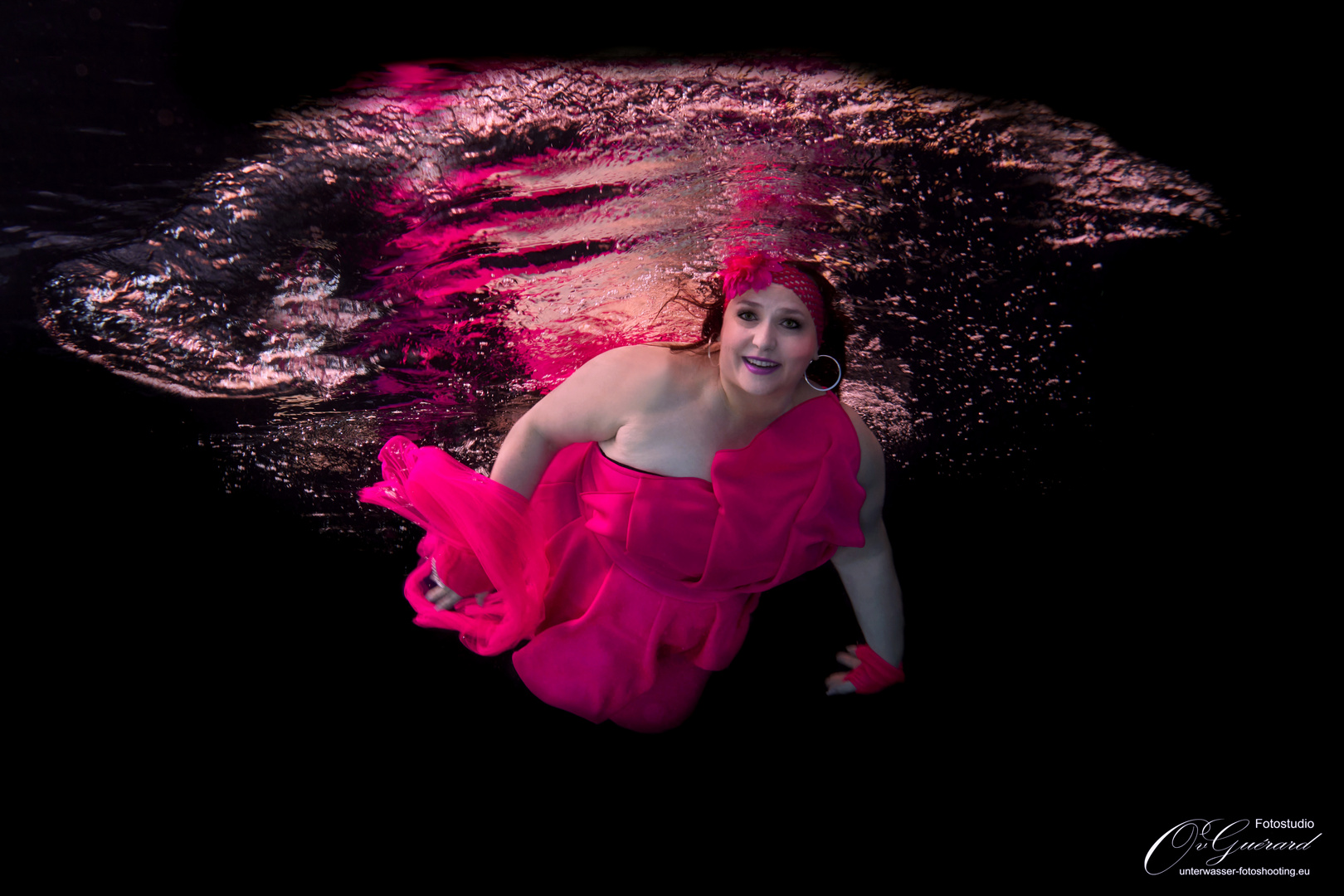 Model Unterwasser Fotoshooting - Thema NEON