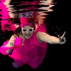 Model Unterwasser Fotoshooting - Thema NEON