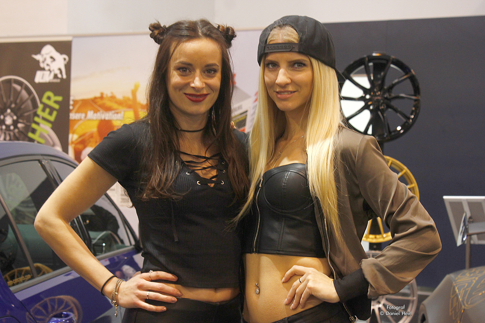 Model Viviana und Hannah auf der Essen Motor Show 2016