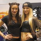 Model Viviana und Hannah auf der Essen Motor Show 2016