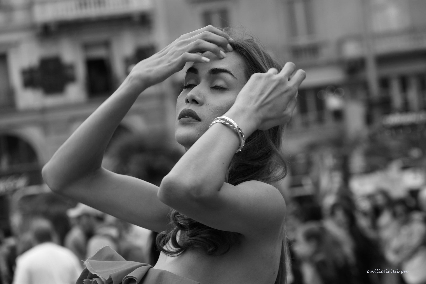 Modella in piazza Duomo