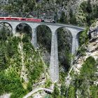 Modellbahn im Hochformat