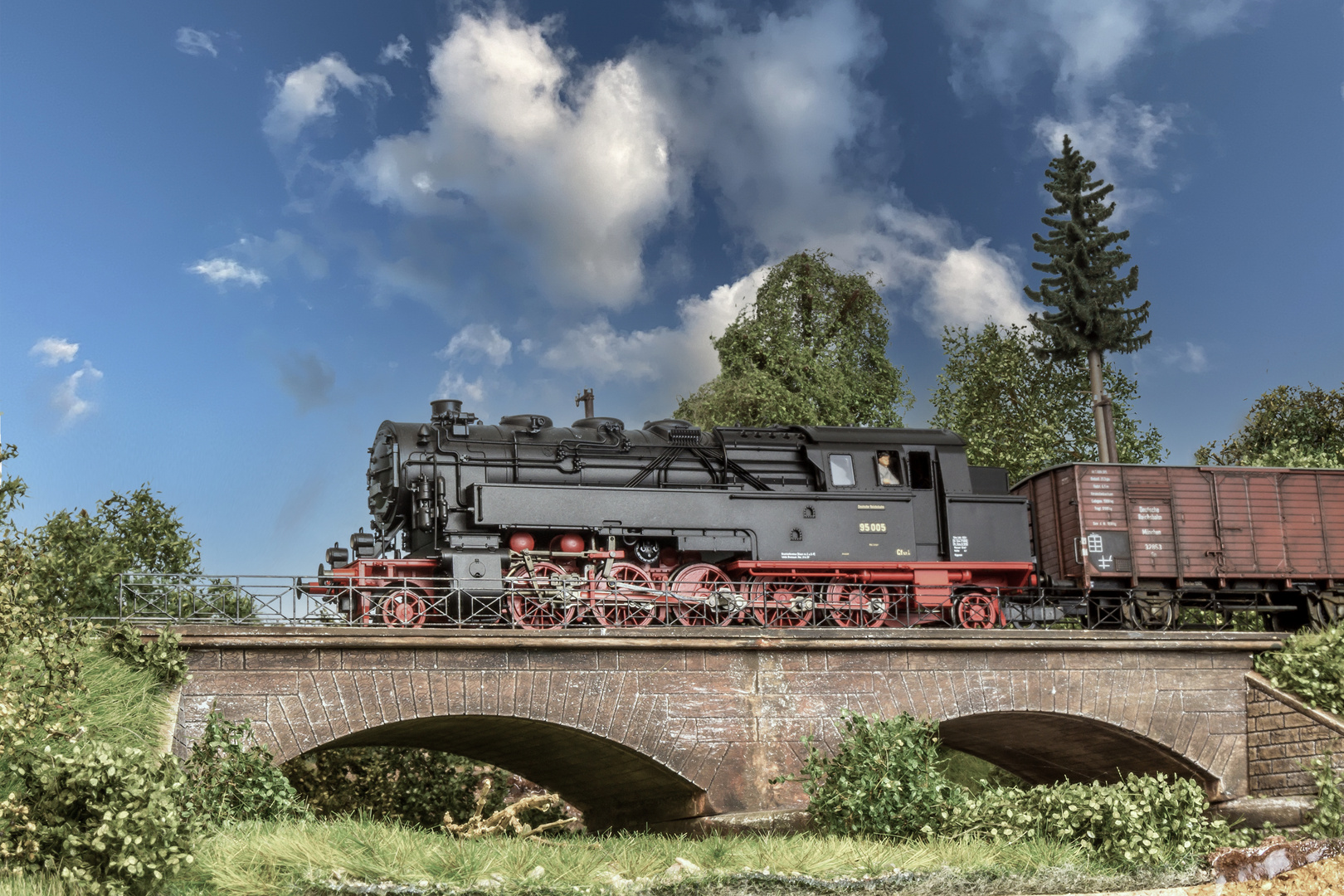 Modellbahn mit "Hintergrund"