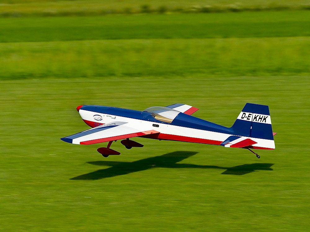 Modellflugzeug beim starten