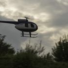 Modellheli im Vorbeiflug