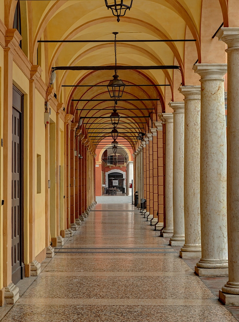 Modena, Piazza Roma