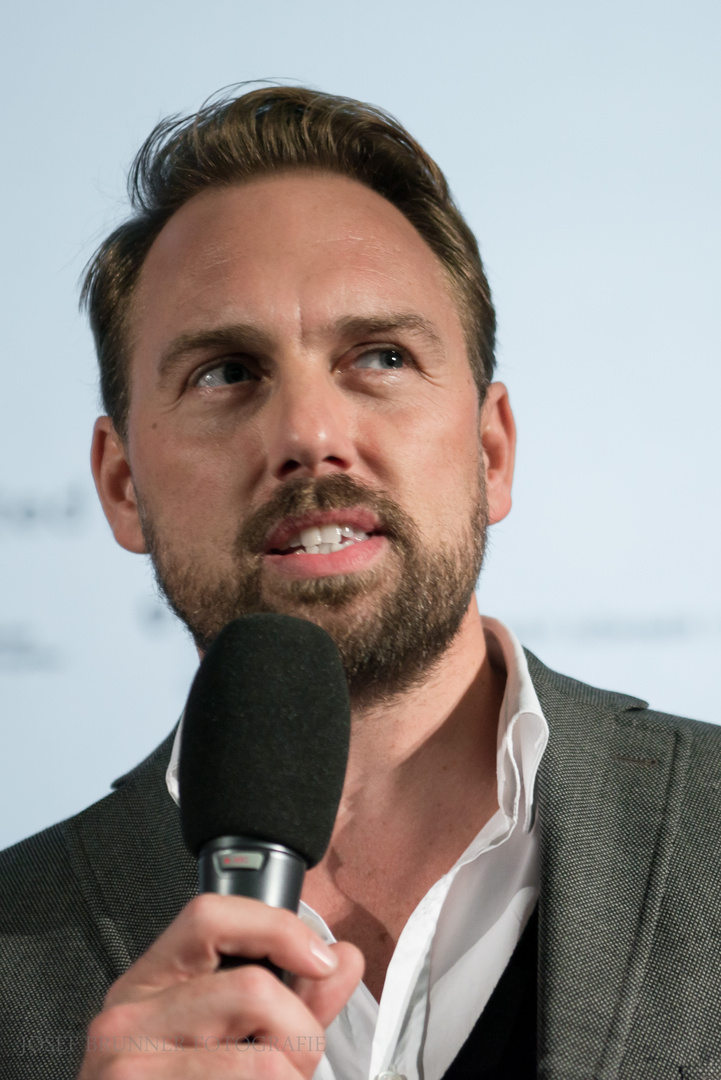 Moderator Steven Gätjen